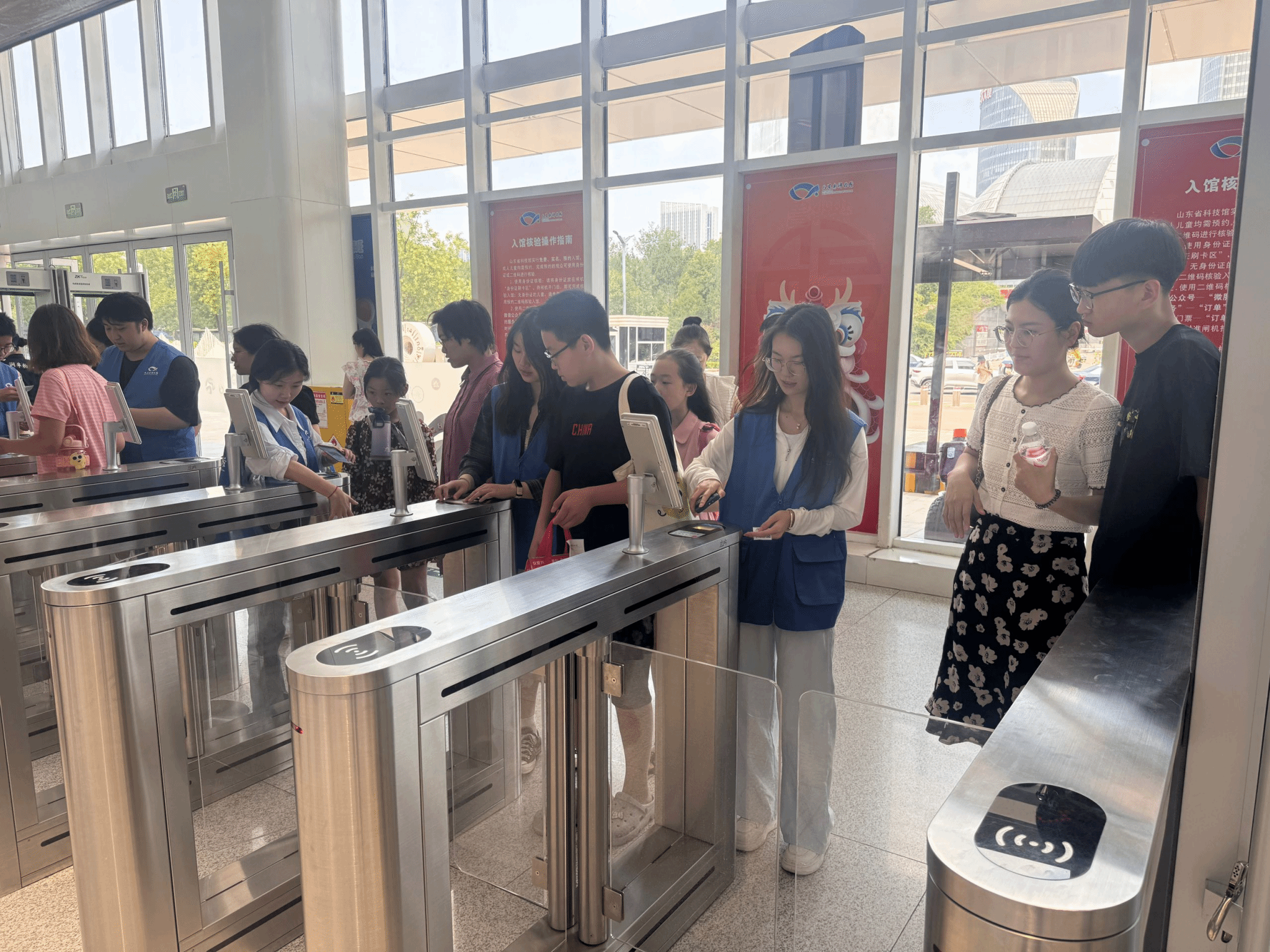 暑假“三下乡”社会实践|青春助科普，实践绽芳华——偷拍视频
“青春向基层，志愿筑微光”实践队